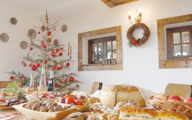 CRĂCIUNUL - celebrare a naşterii lui Iisus şi sărbătoare a familiei